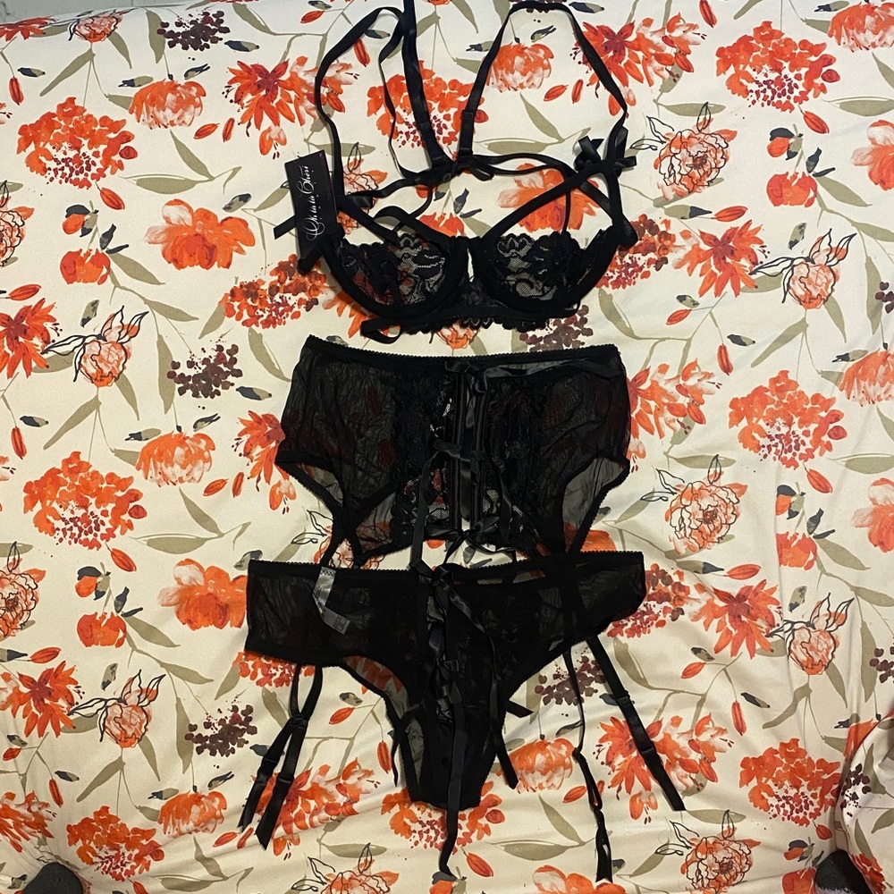 Brand new “Oh la la Cheri Paris” 3 p/c Black Sheer/Lace Bra Set. Size :0/S.